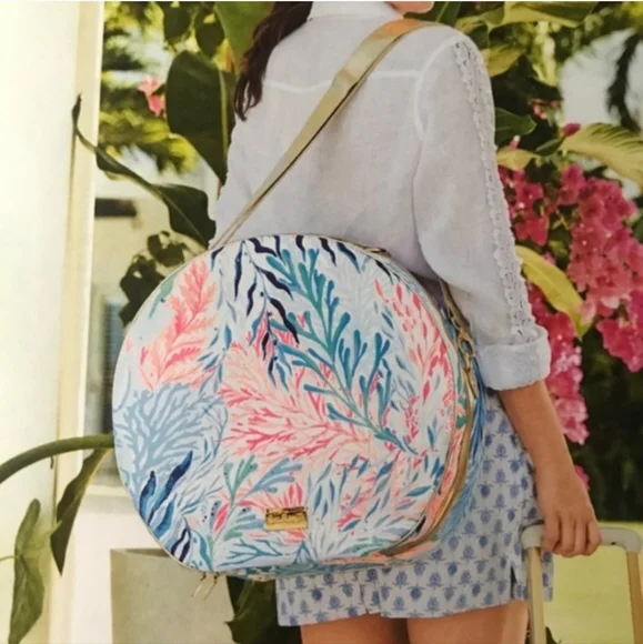 Lilly Pulitzer Perfect condition Kaleidoscope Coral Round Luggage Bag - Picture 6 of 12